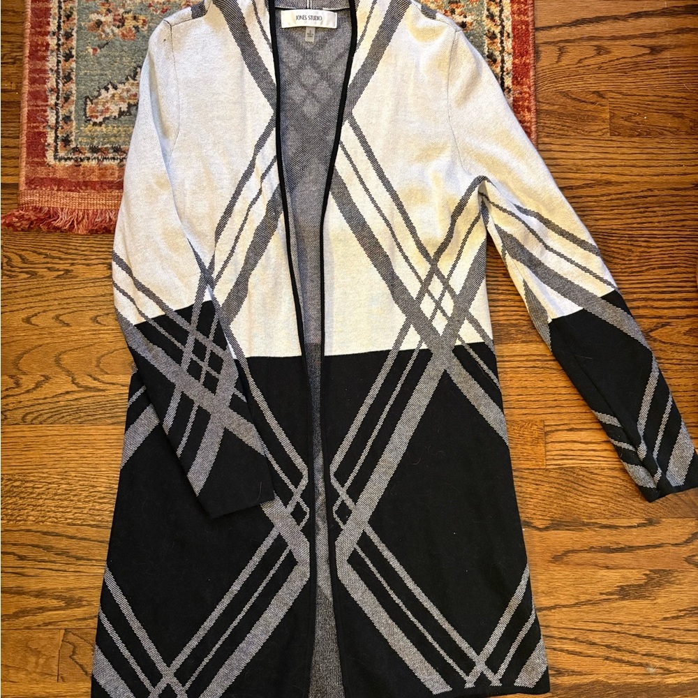 Jones Studio Women's open front Cardigan in Black, Gray, and white size small